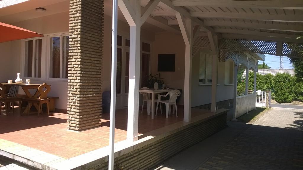 Eva Vendeghaz Villa Balatonlelle Eksteriør bilde